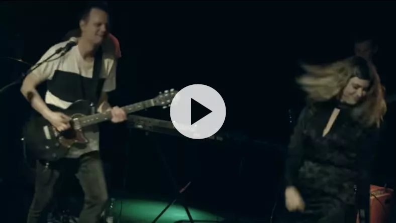 Mads Björn danser med de tunge danske artister