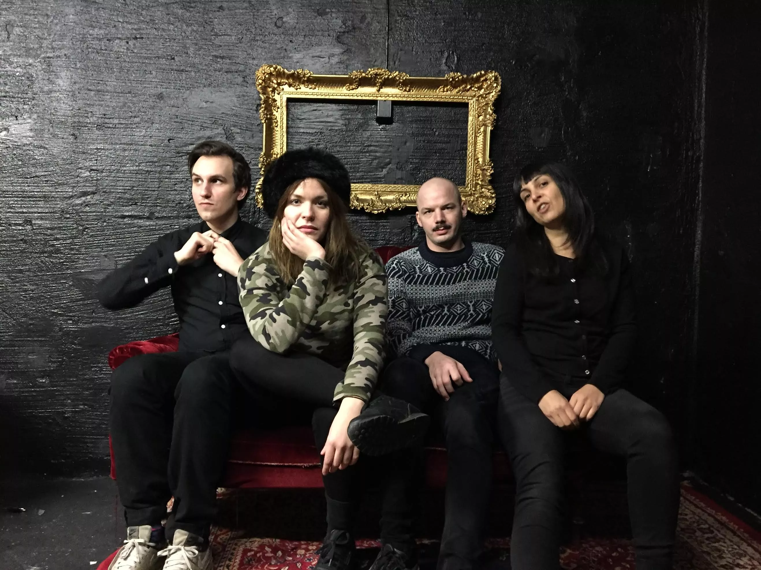 Twin Pigs samlar folk från svenska punkscenen