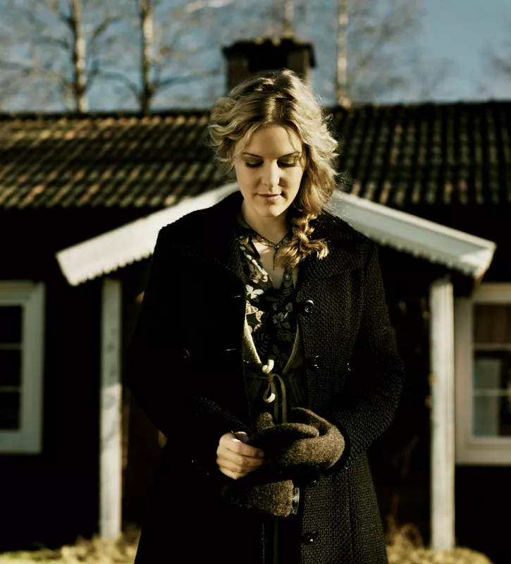 Sofia Karlsson spiller i Lille Vega