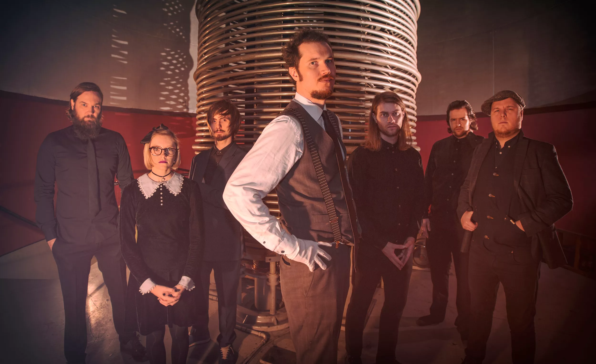 — Den sorte skyggen av elefanten vi elsker å dyrke