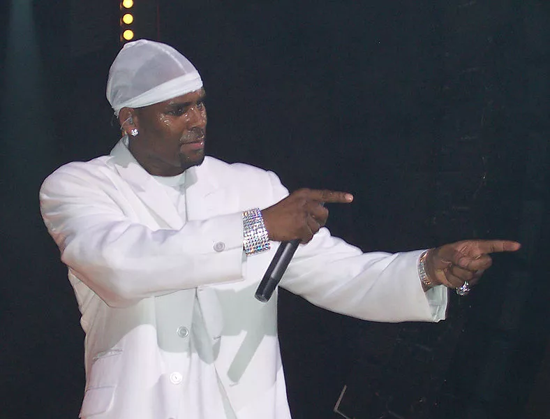 Se R. Kelly improvisere "sexy" låter