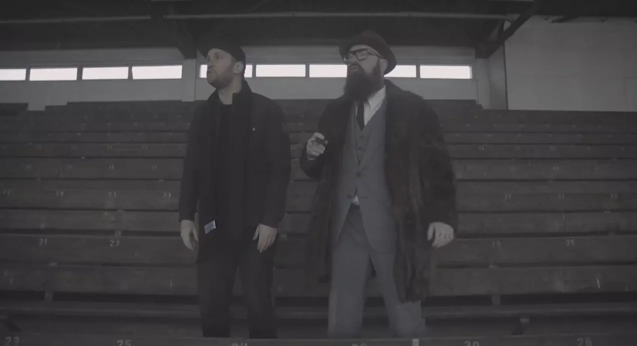 Videopremiere: Høxbroe & Stik Op tager på travbanen