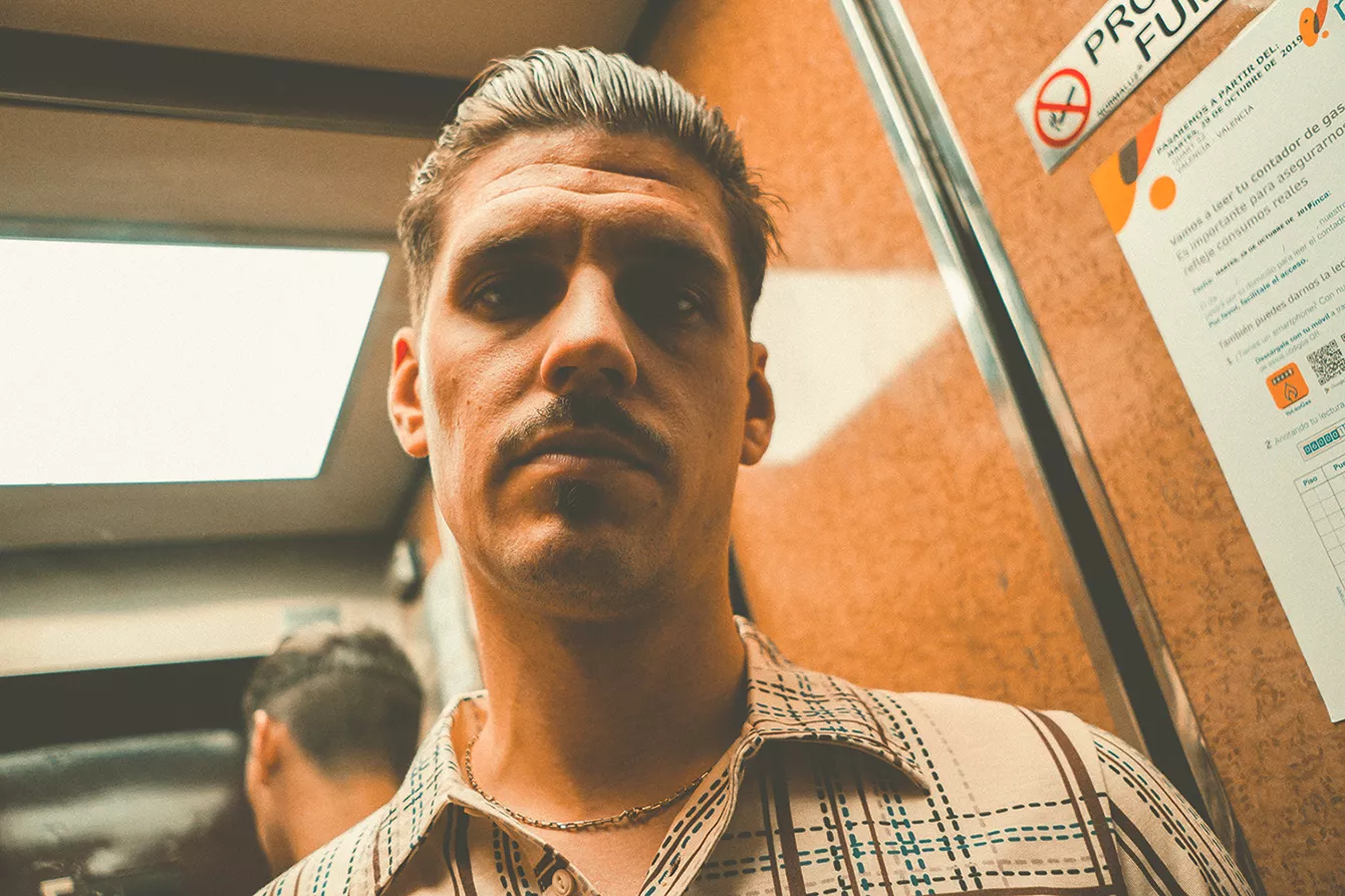 Afvigere og samfunds-asymmetri dødfødes i for meget post-punket repetition