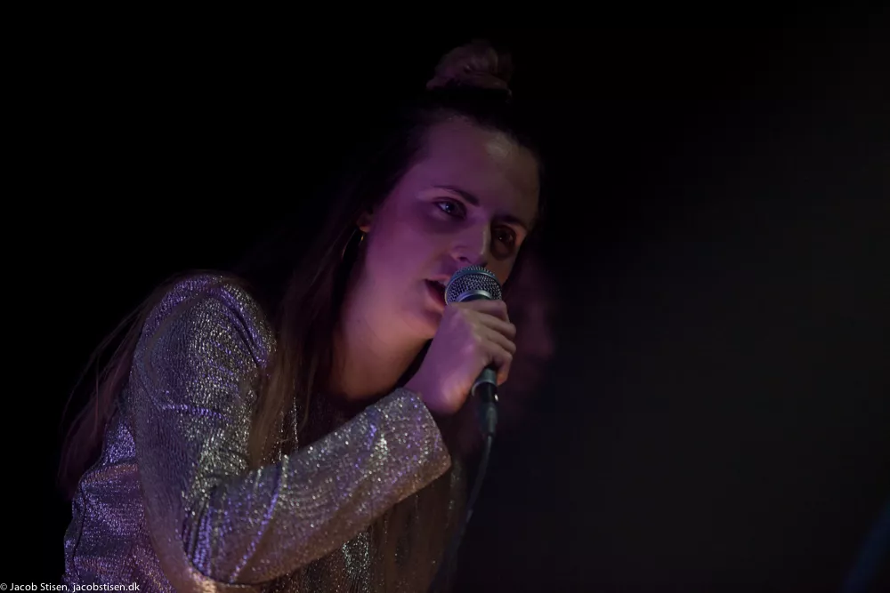 MØ slipper første officielle musikvideo