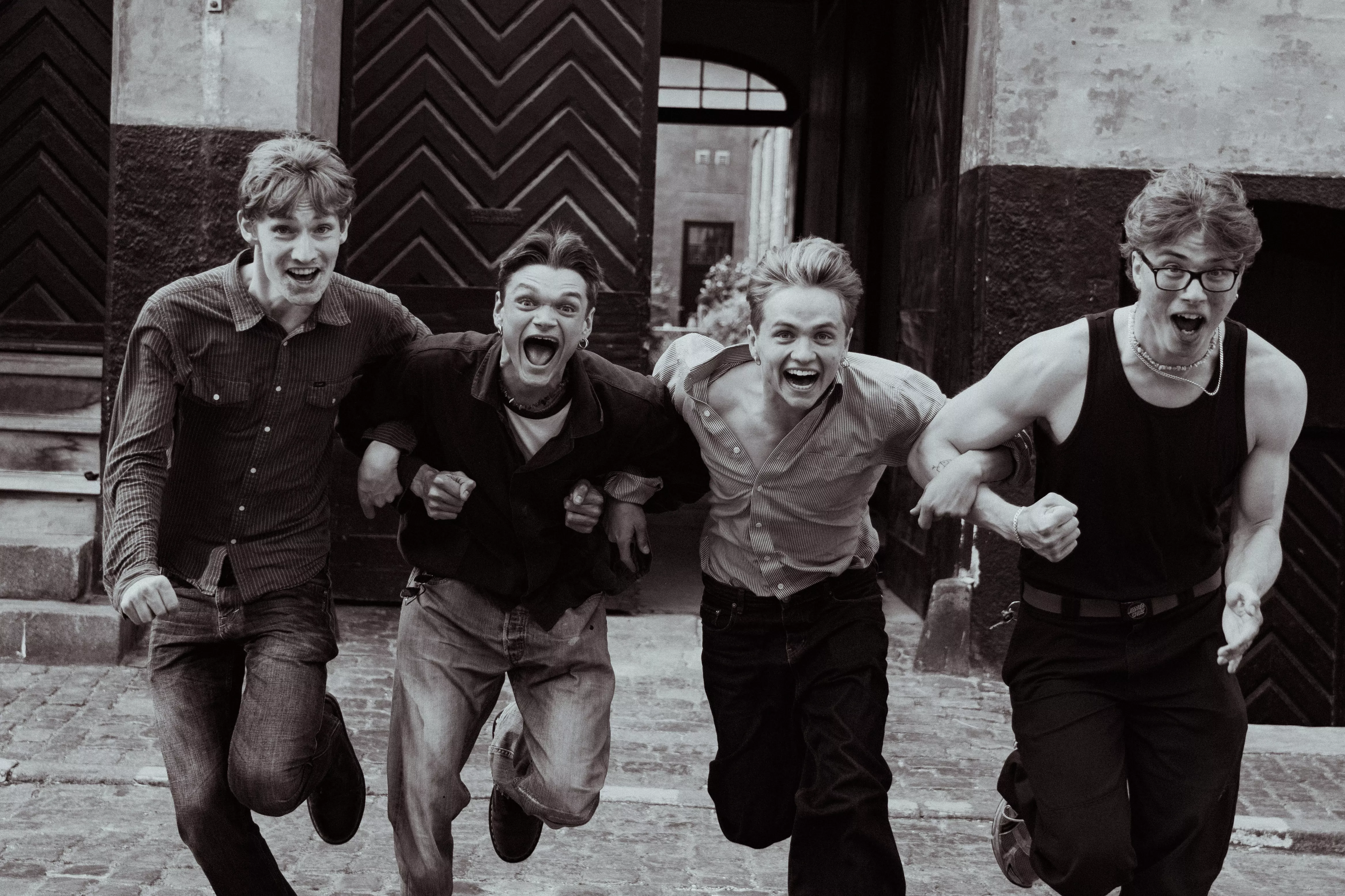 Nyt, ungt rockband udgiver deres anden single, "Spidermand"