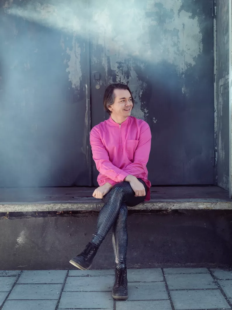 PREMIÄR: Emil Jensen om klassamhälle, status och självförtroende