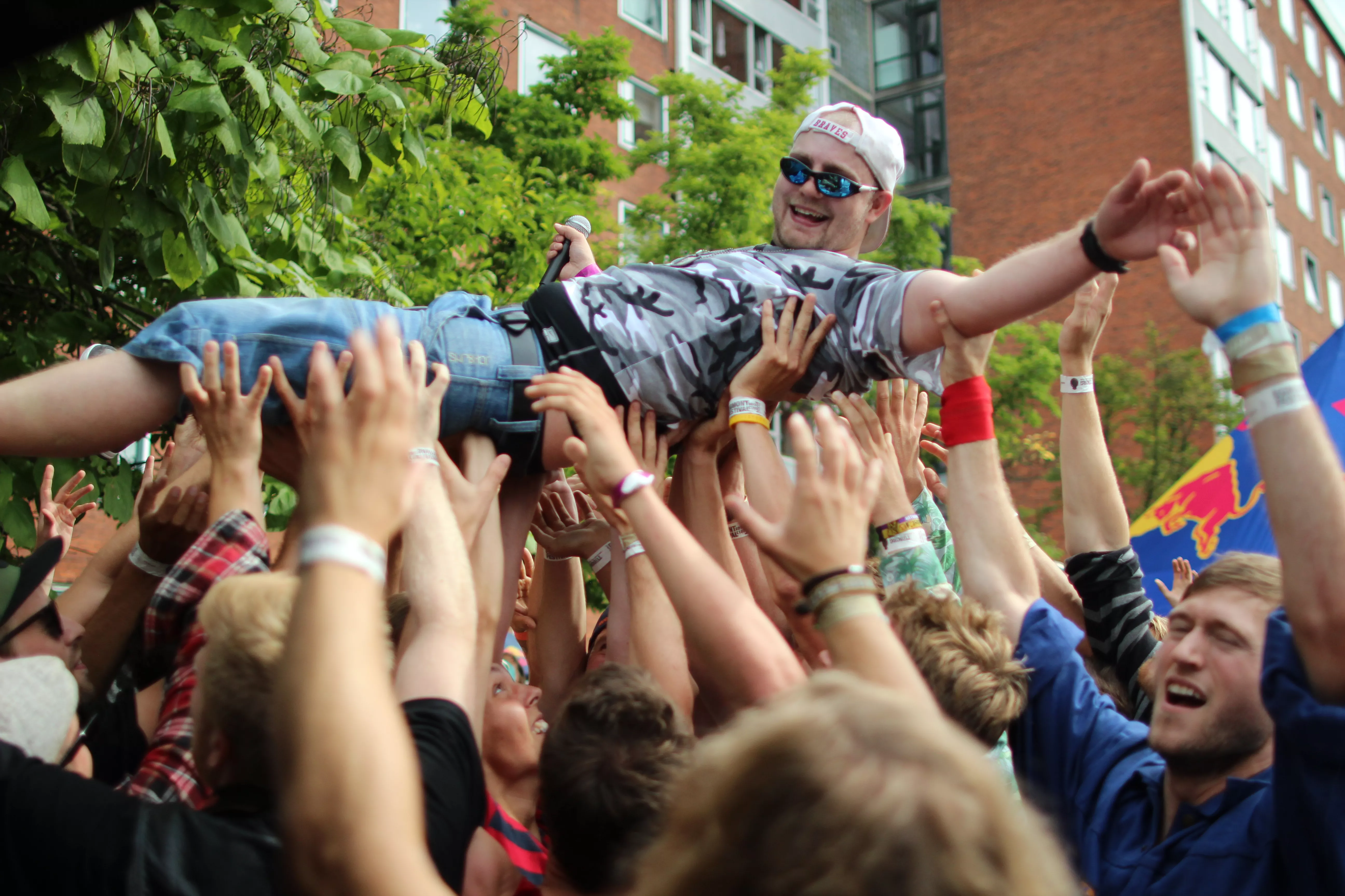 Vanvidsrapperen Kim Hot samler ind til ny ep 