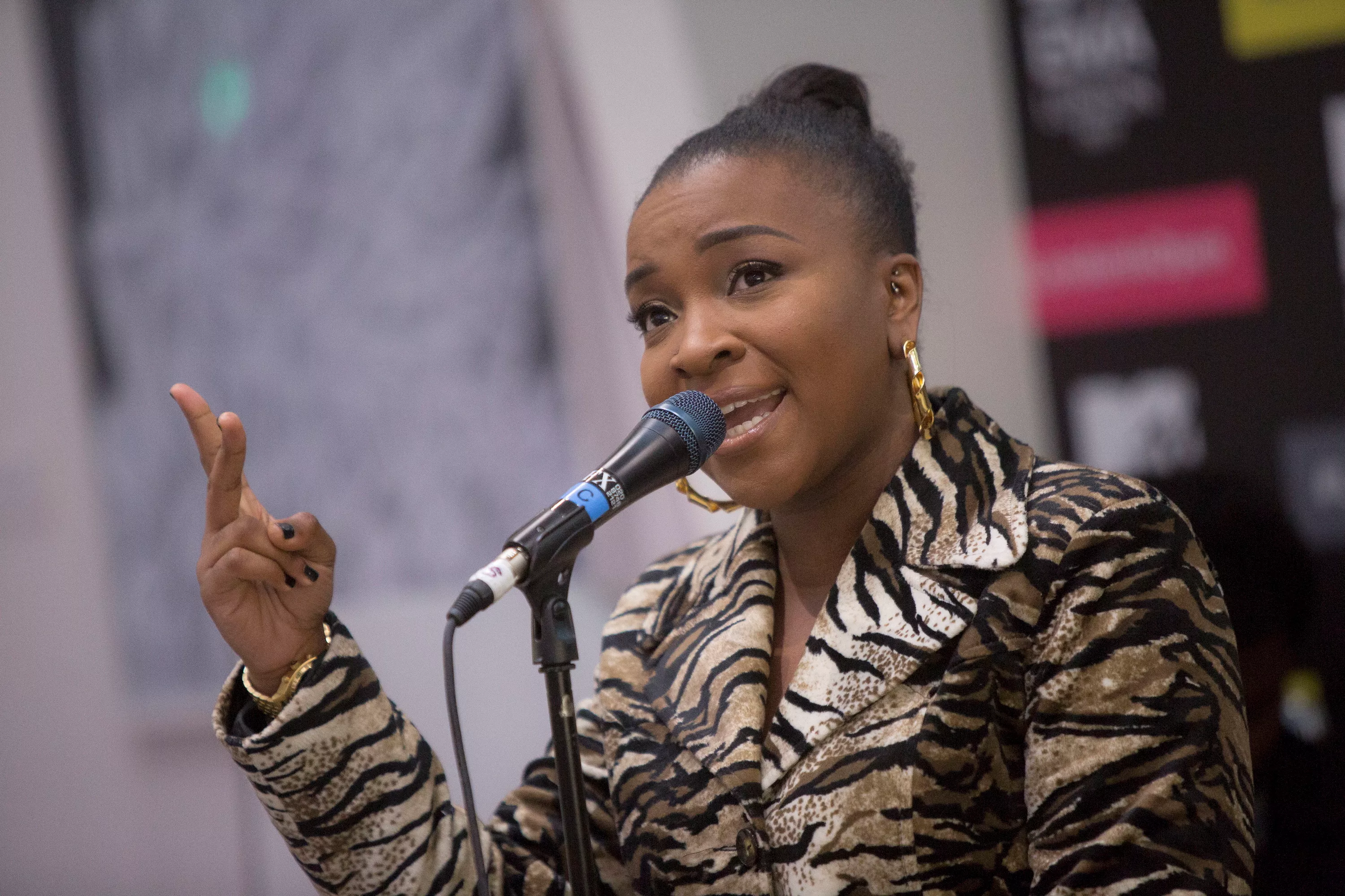 Synger om blodig knivbølge i London