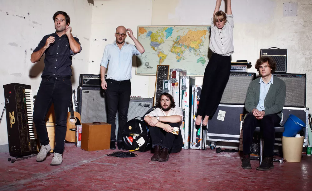 Shout Out Louds och [ingenting] på turné