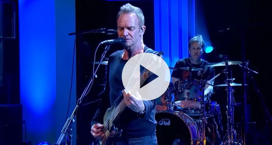 Se Stings live-debut af rørende ny sang, inspireret af Bowie og Prince