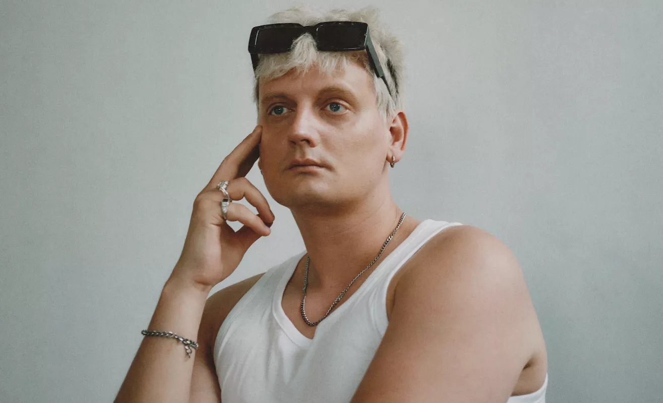 Rasmus Rydahl udgiver debutsingle: Når følelseslivet stempler ind og slår én i mellemgulvet