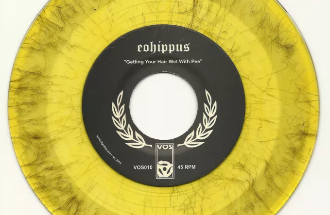 Band udgiver vinyl lavet af hår og urin