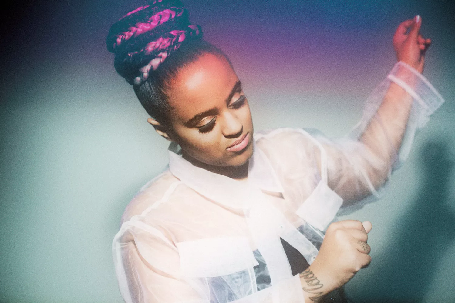 Seinabo Sey tror på mänskligheten