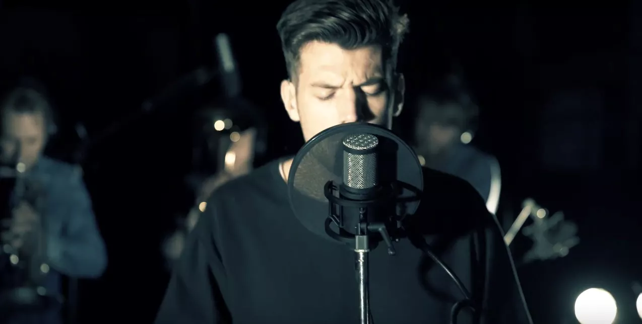 Live-session: Wangel giver flot udgave af 'Another World'