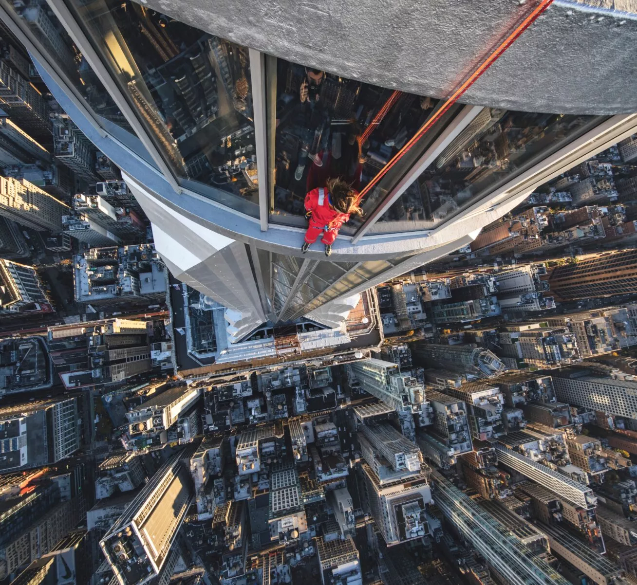 Jared Leto på vej op ad Empire State Building. Foto: Renan Ozturk