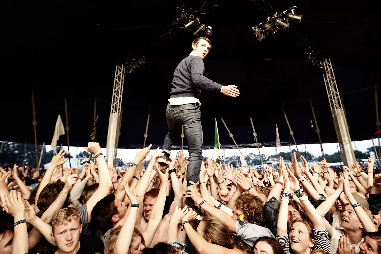 Honningbarna spiller for barna