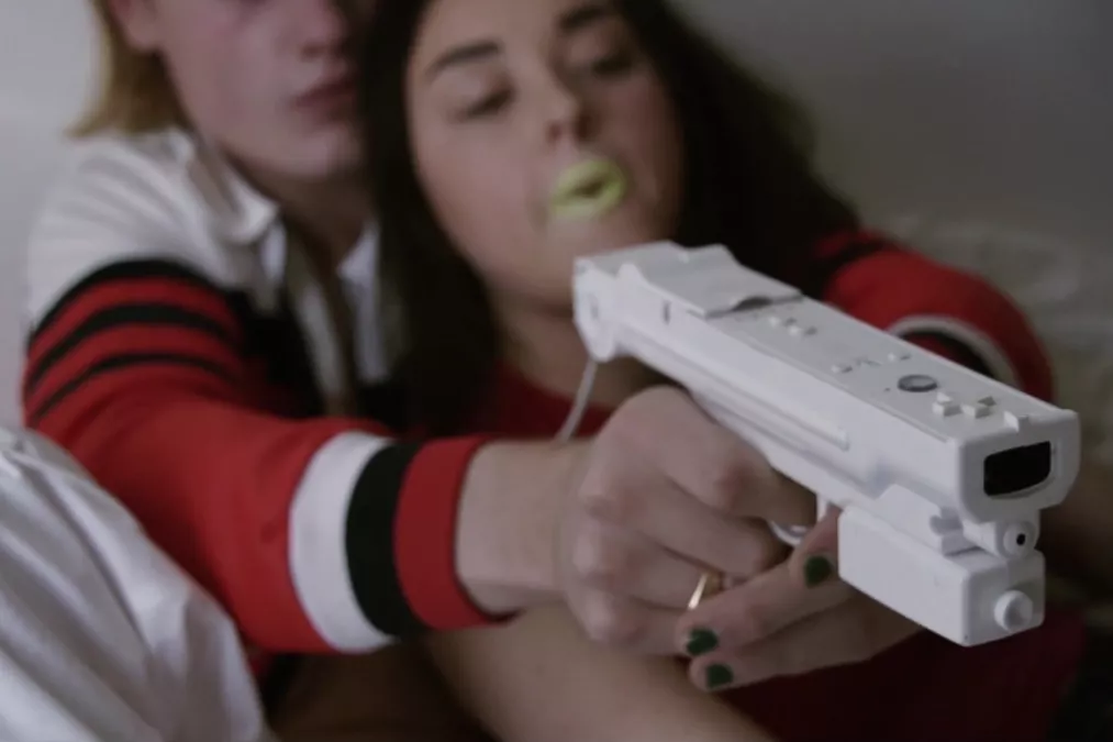 VIDEOPREMIÄR: TV-spelsbrutalitet med Side Effects