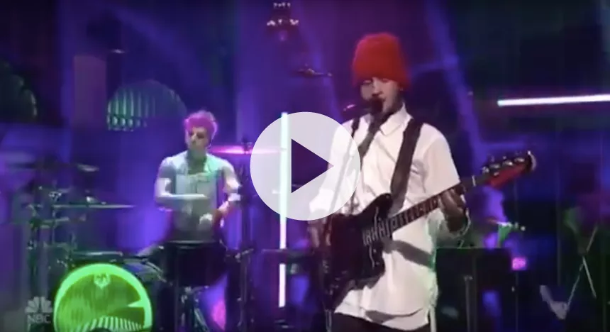Video: Twenty One Pilots imponerer i Saturday Night Live