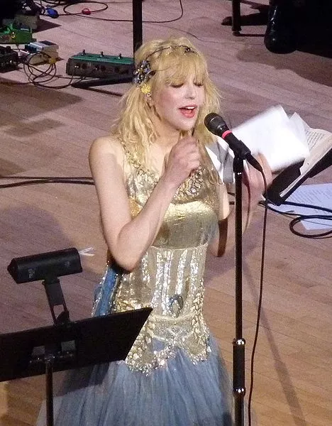 Courtney vill inte heta Love längre