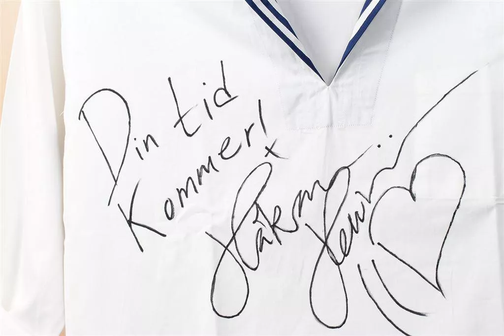 Håkan Hellström drar in pengar till Barncancerfonden