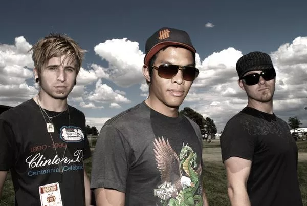 The Glitch Mob til Train