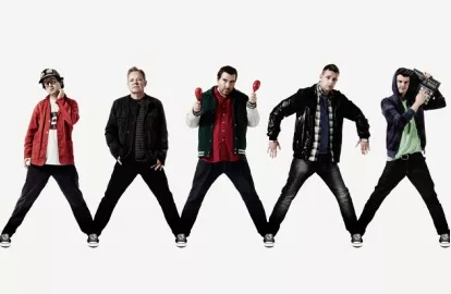 Hot Chip udgiver sang med Bernard Sumner