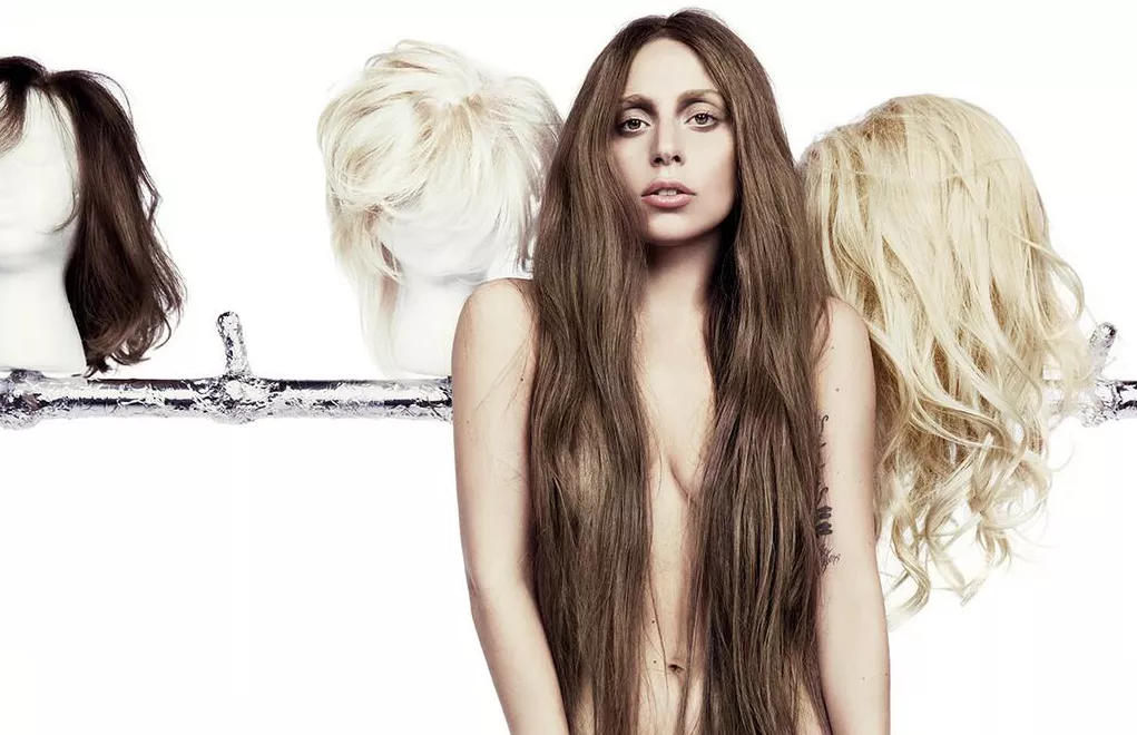 Hør Lady Gaga synge med R. Kelly 