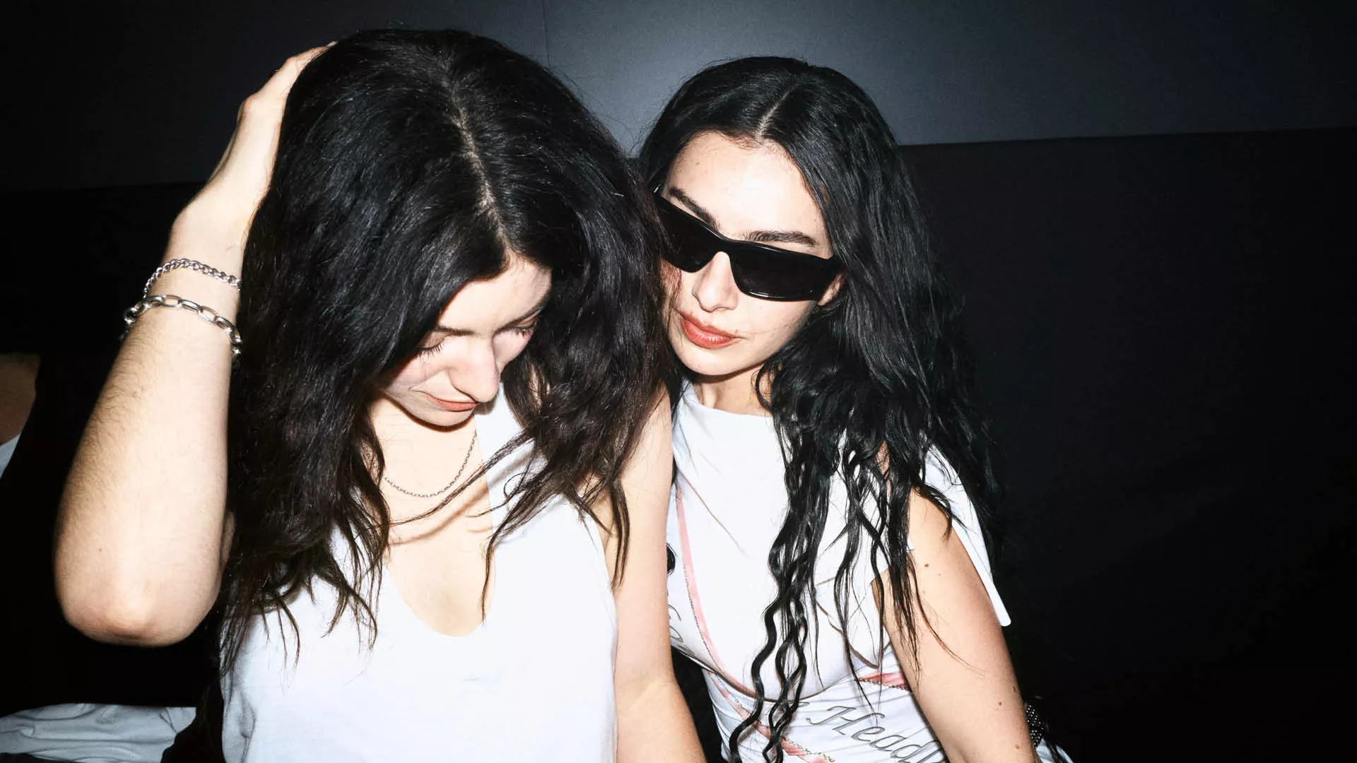 Charli XCX gästar Lordes konsert i Los Angeles