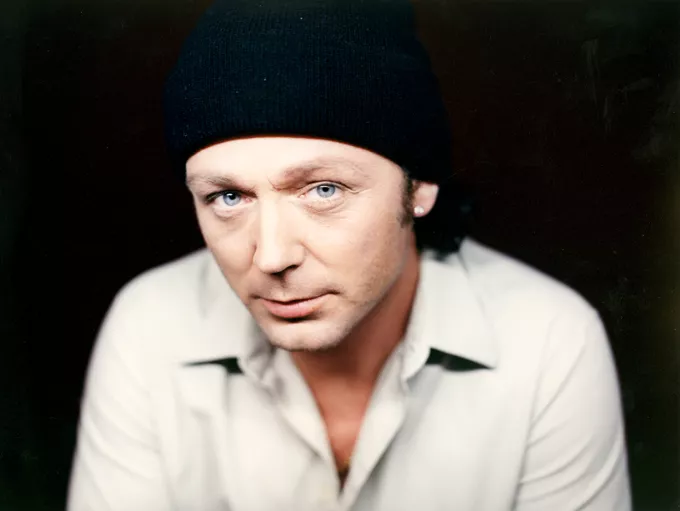 Thomas Helmig: Moden drengerøv med dybde