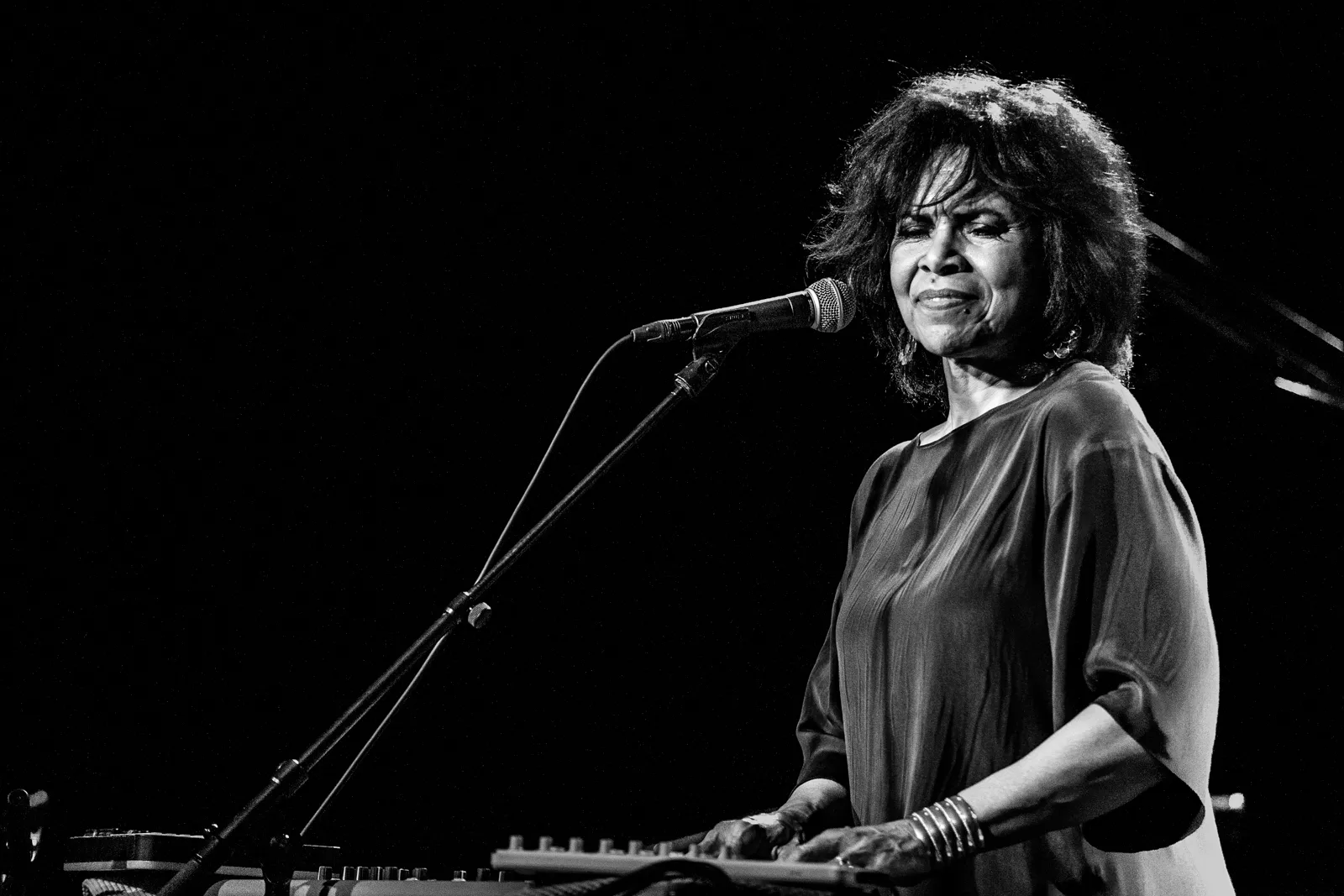 Sjælfuld seance med sublim sangerinde