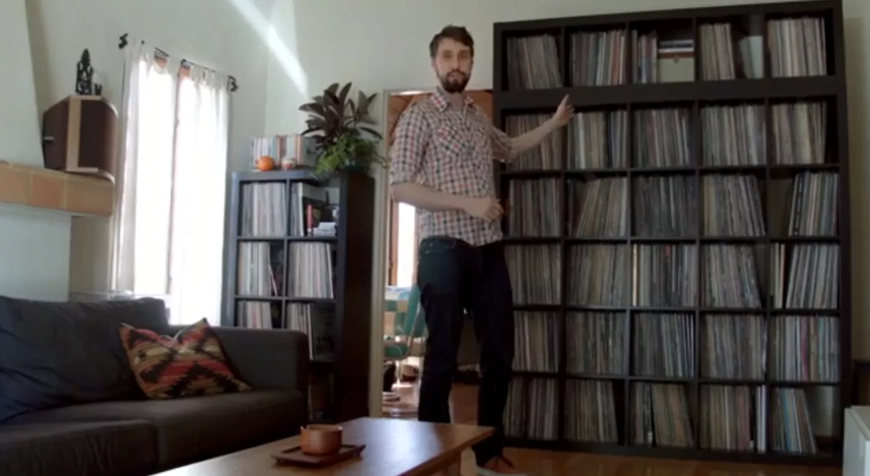 Se morsom parodi på vinylsamler