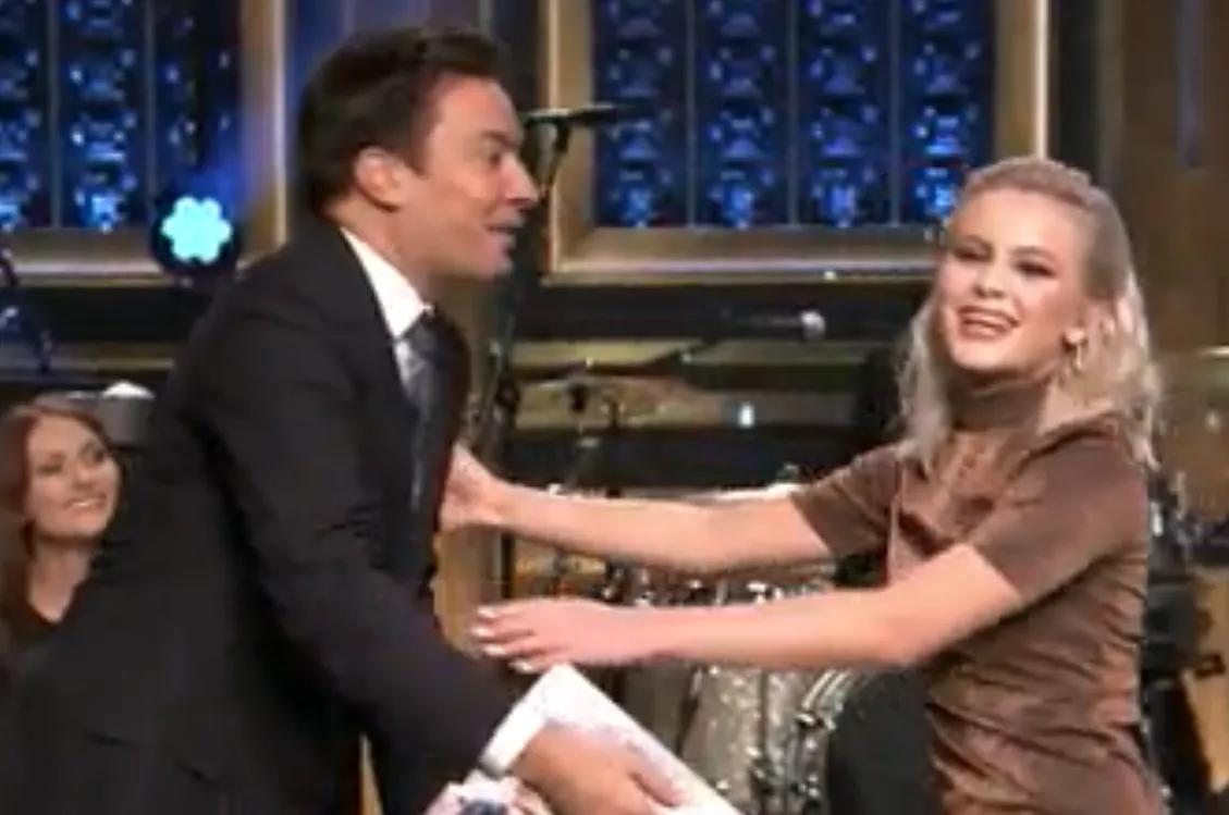 Jimmy Fallon helt såld - se Zara Larssons gig i nattens Tonight Show