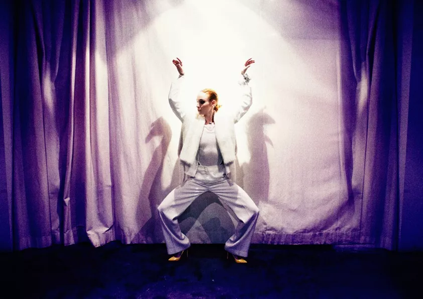 LUCKA 9: Yaya sänder ut "Boy" – som får dig att sittdansa till jobbet och moonwalka hem