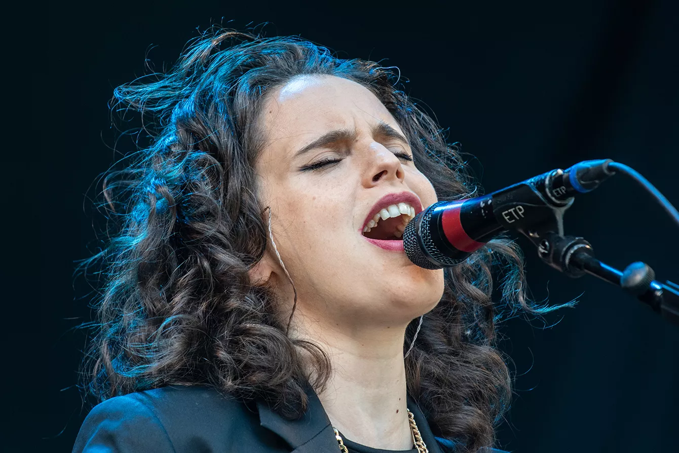 Vellykket koncert i kamp med solen