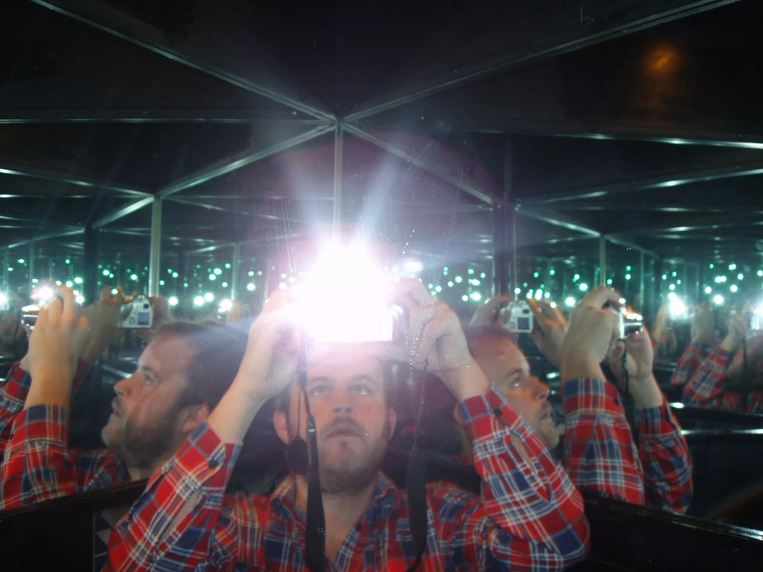 Strokes-producer bag danske Me vs. I's debutalbum 