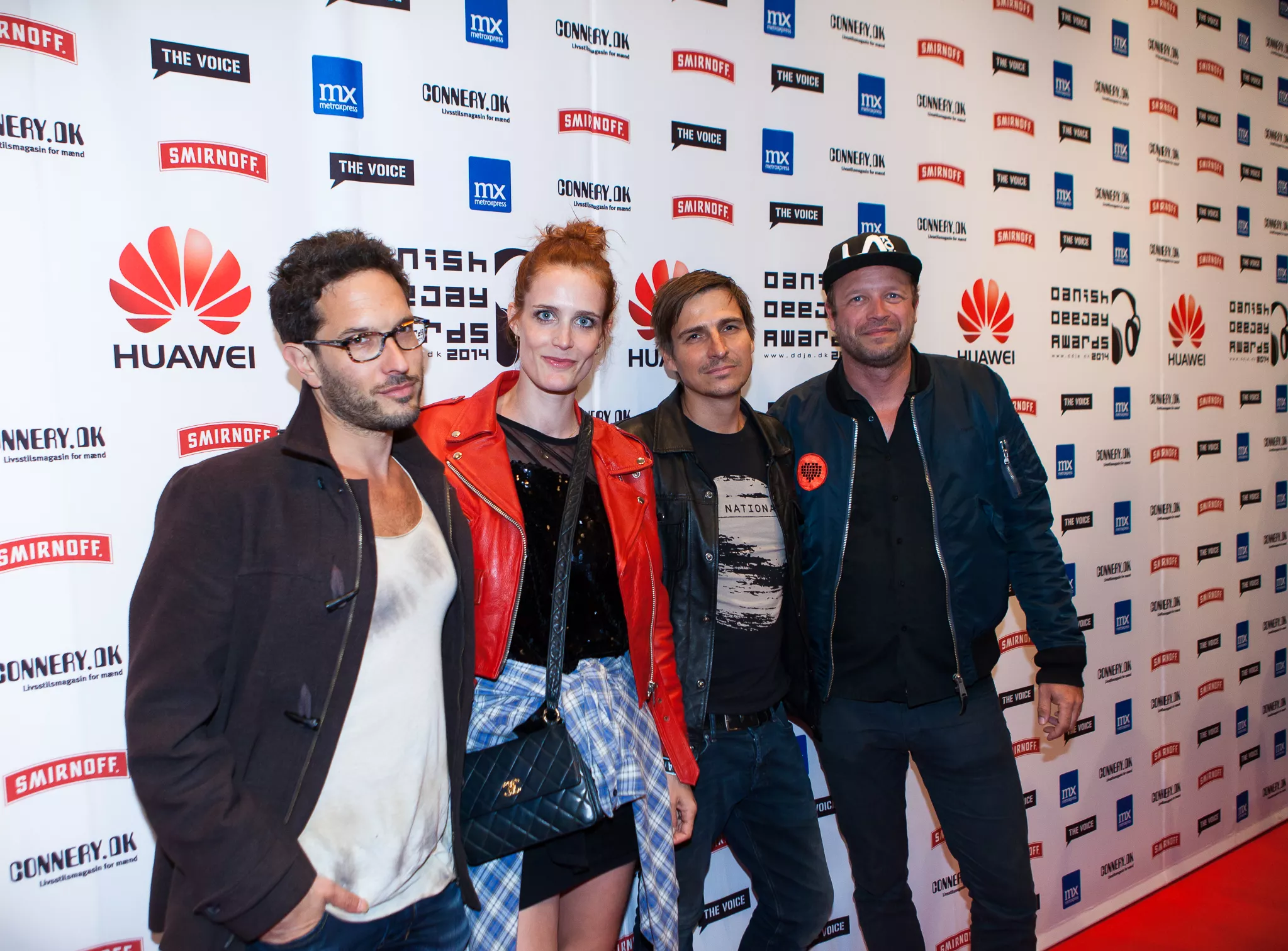 Se stjernerne på den røde løber til Danish DeeJay Awards