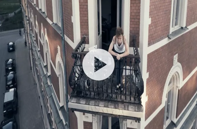 Se ny følsom video fra svenske Erik Hassle