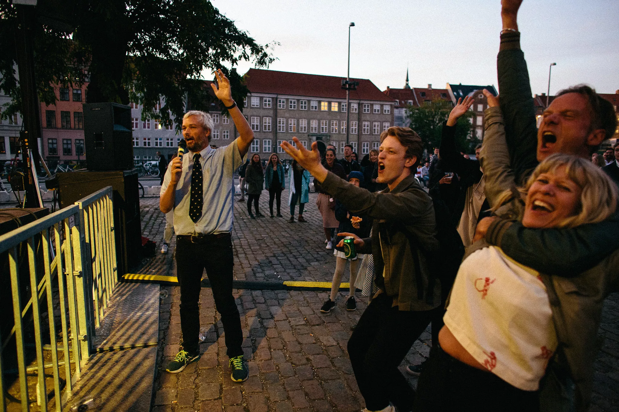 Kast en rådden tomat på Distortion-direktør 