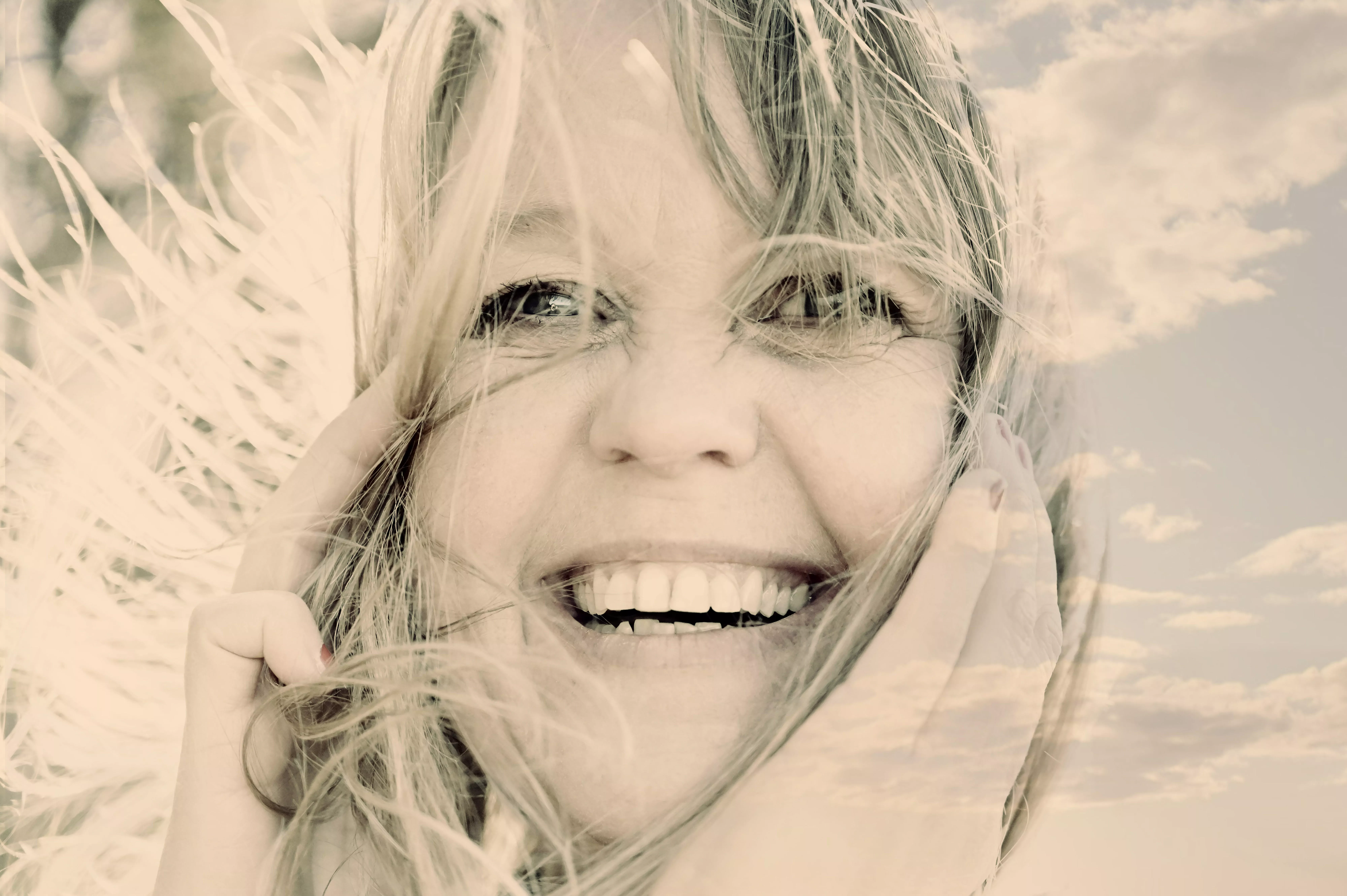 Kompromisløs kunstner rækker ud mod lytteren – samtykke anbefales varmt