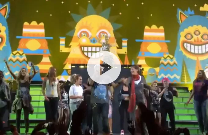 Se Pharrell byde svensk feministpolitiker op på scenen 