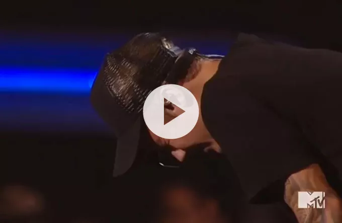 Justin Bieber i tårer over comeback-optræden til VMA