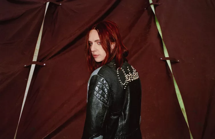 MØ er tilbage – ny single og video, "Live to Survive"