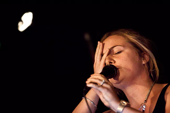 Soffie Viemose og A Girl In A Rat Suit: Lades Kælder, København