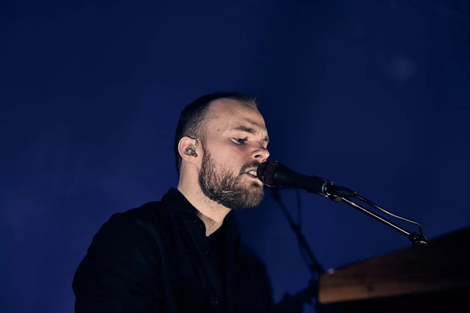 Fåmælt og fremragende troubadour gav fuldstændig los