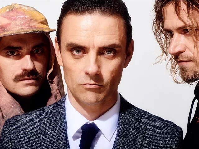 Tre bløde mænd bider fra sig