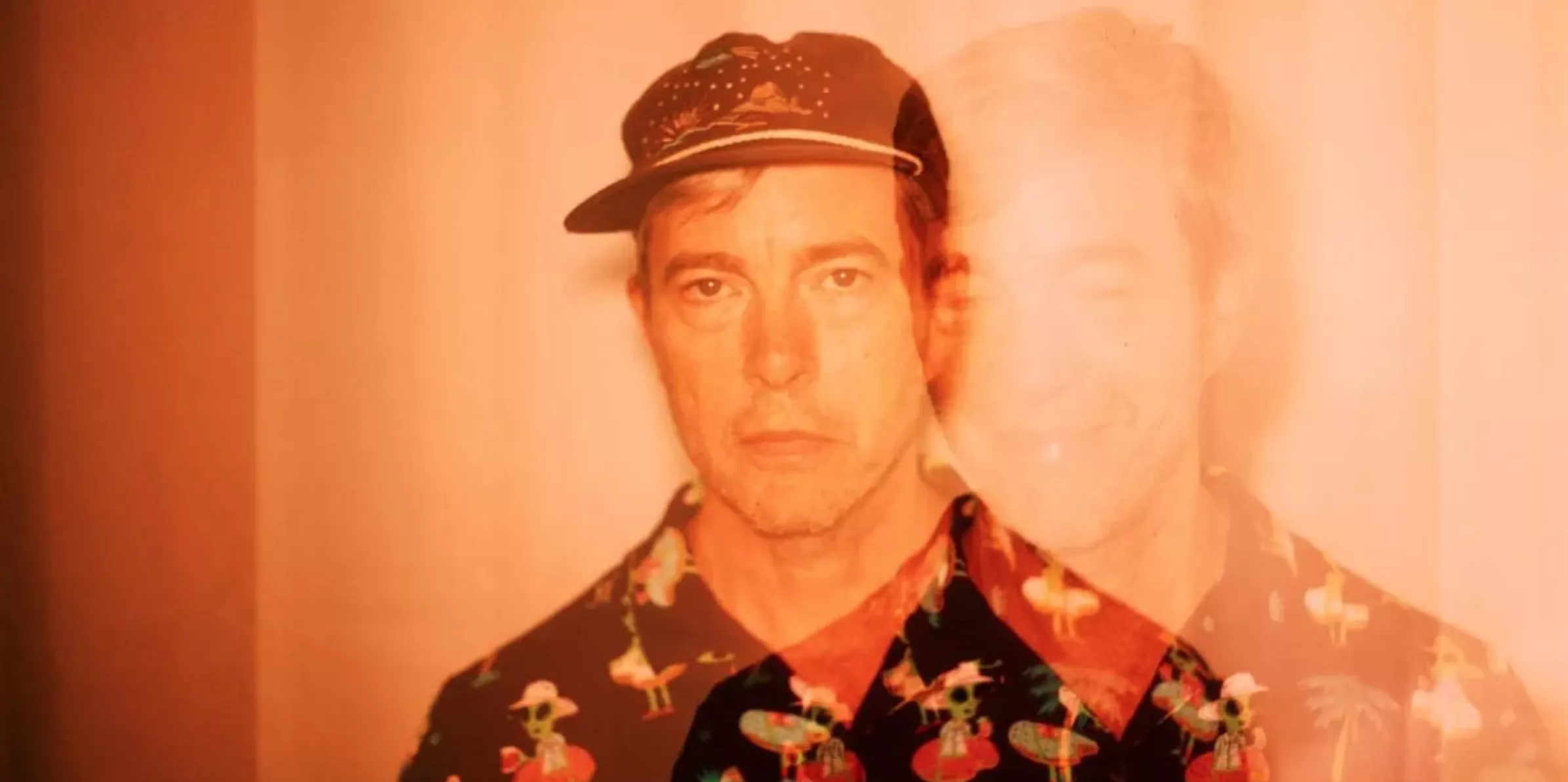 En sangskriver, der har erkendt, at han ikke er centrum i universet