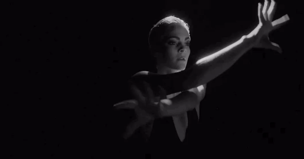 VIDEOPREMIÄR: Ylva Bulldozer - "Ge vad du har Kylie"