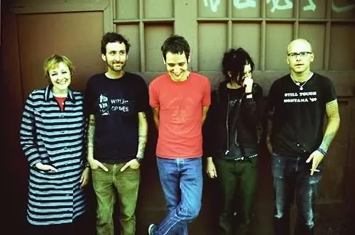 Carissa's Wierd genudgiver bagkataloget