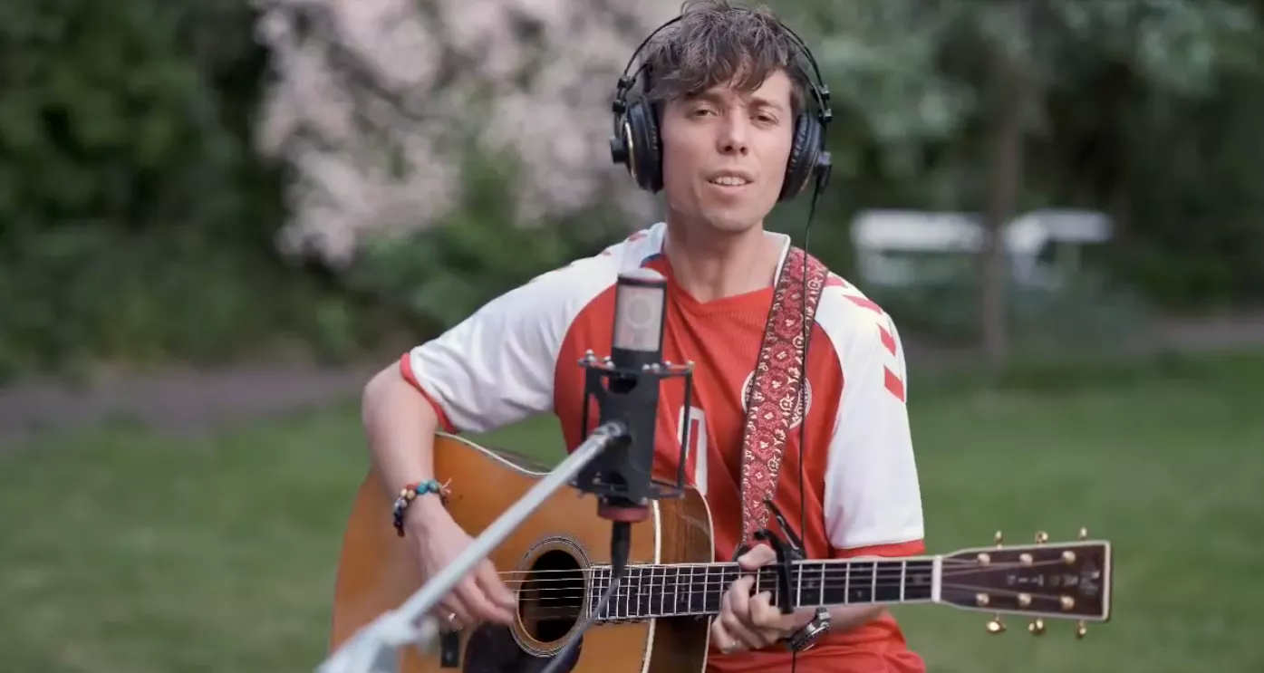 Mads Langer skriver sang til Christian Eriksen og landsholdet