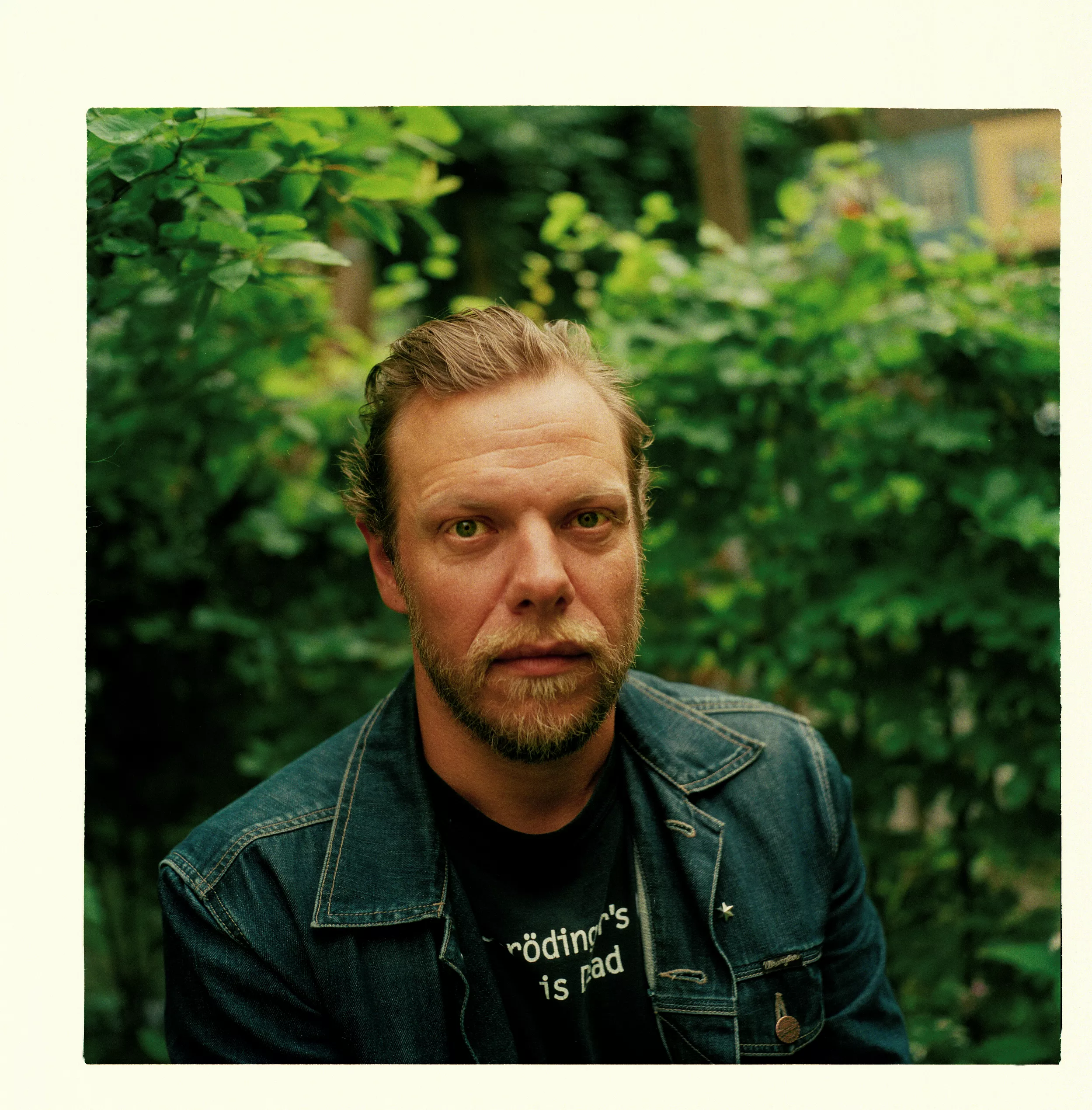 Hyldest-bog til Enghave Plads ude i oktober